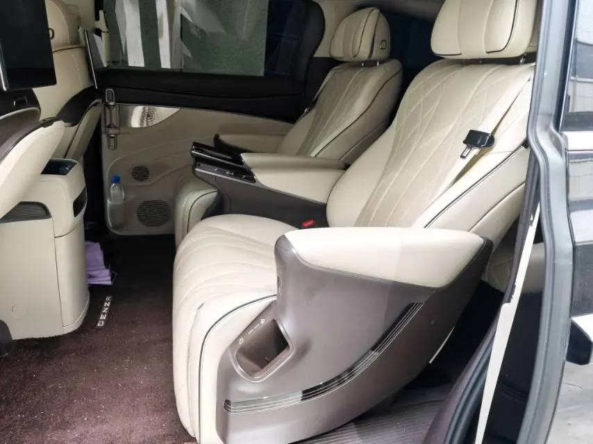 Denza 2024 Denza D9 DM-i 1.5T Stepless 980 Four-wheel Drive Honorable Automatic Gear 2