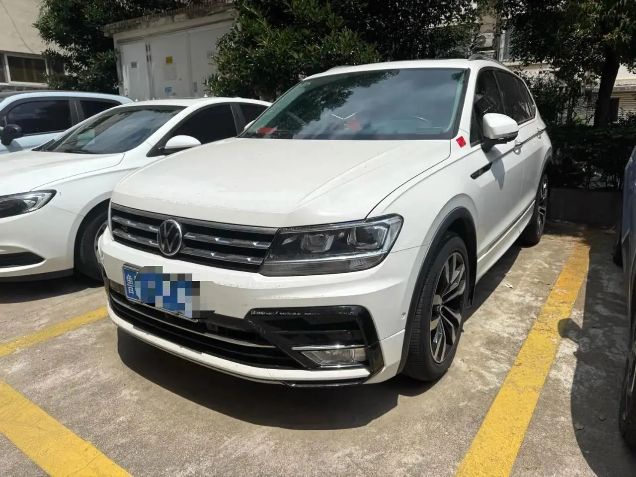 Volkswagen 2021 Tiguan L R-Line 2.0TSI 330TSI Two-Drive Overdrive Automatic Gear - View 1