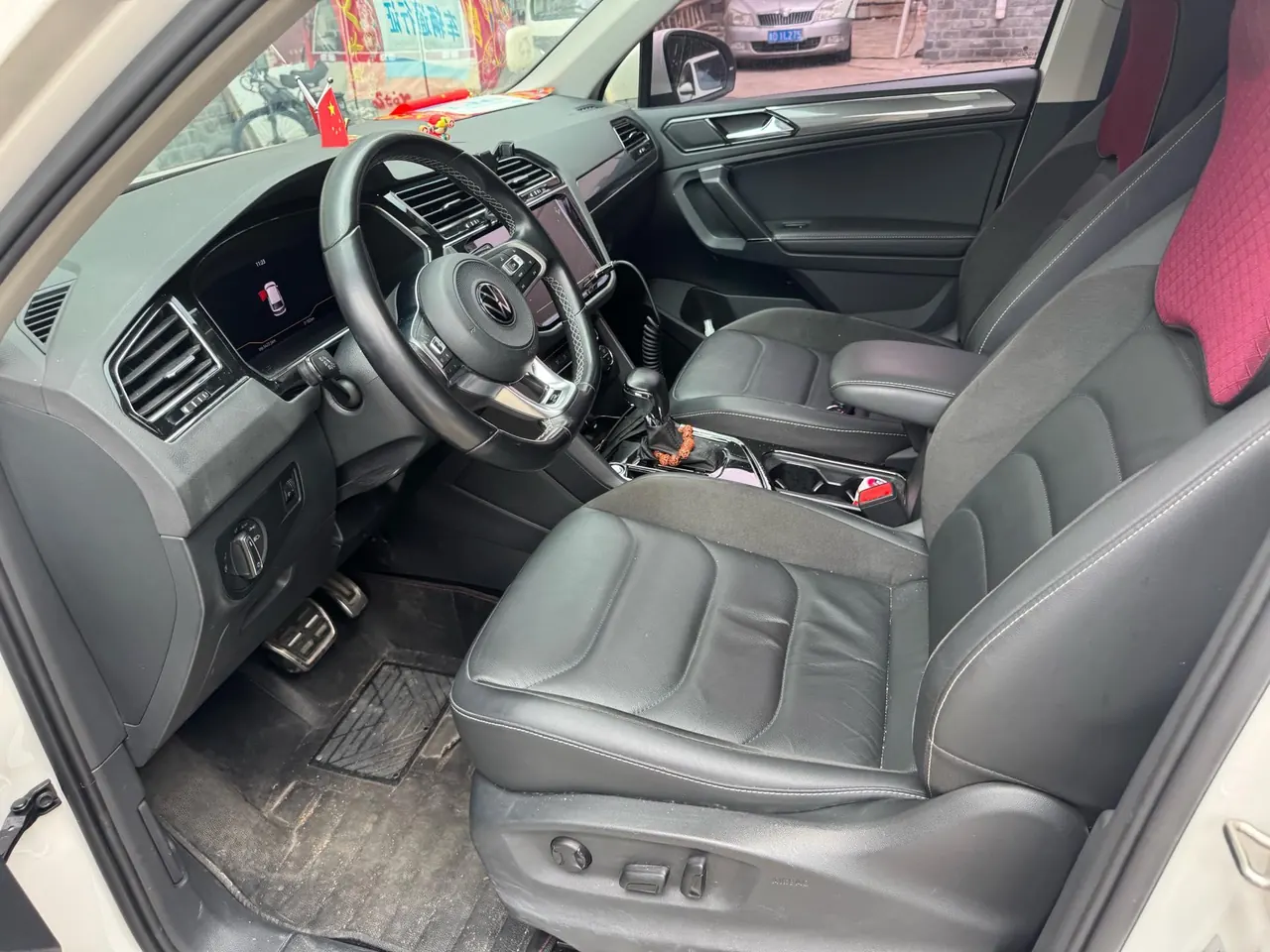 Volkswagen 2021 Tiguan L R-Line 2.0TSI 330TSI Two-Drive Overdrive Automatic Gear 3