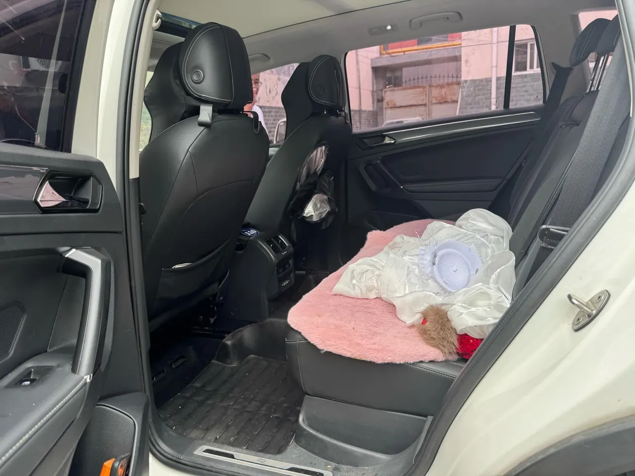 Volkswagen 2021 Tiguan L R-Line 2.0TSI 330TSI Two-Drive Overdrive Automatic Gear 6