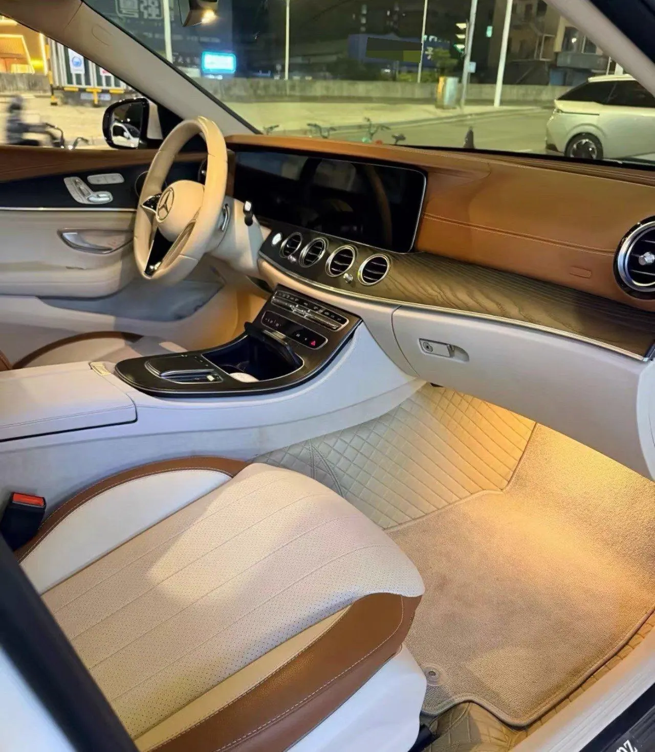 Mercedes Benz E Class 2022 E 300 L 2.0T Fashion (Change 2) Automatic Gear 4