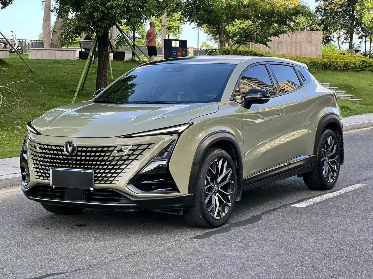 Open image lightbox: ChangAn 2022 UNI-T 1.5T honorable automatic gear