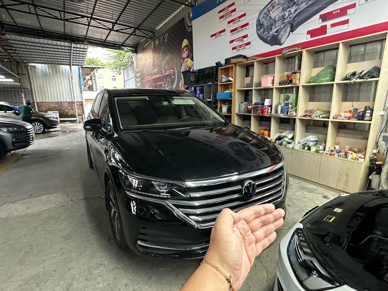 Volkswagen 2022 models of Wei ran (Viloran) 2.0TSI 330TSI business edition automatic gear 3