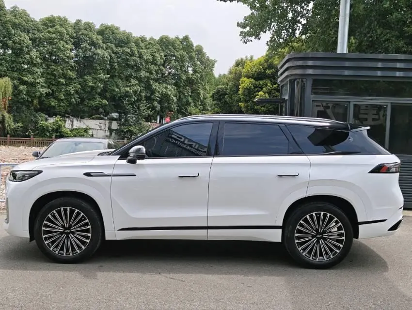 Open image lightbox: Chery 2025 Ruihu 9 2.0T Two-Drive Premium Edition 5-seat Automatic Gear