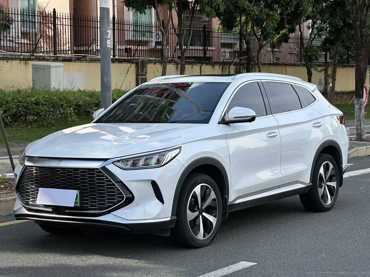 BYD Song PLUS New Energy 2021 Song PLUS DM-i 1.5 Stepless 51KM Honorable Automatic Gear - View 1