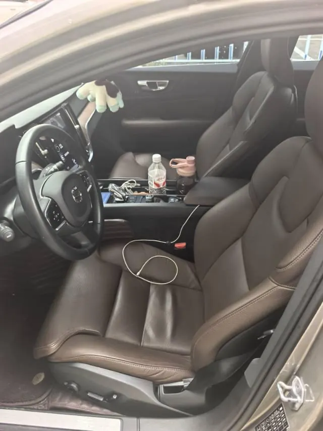 Volvo 2022 S60 48V 2.0T B4 Zhiyuan Deluxe Edition Automatic Gear 14