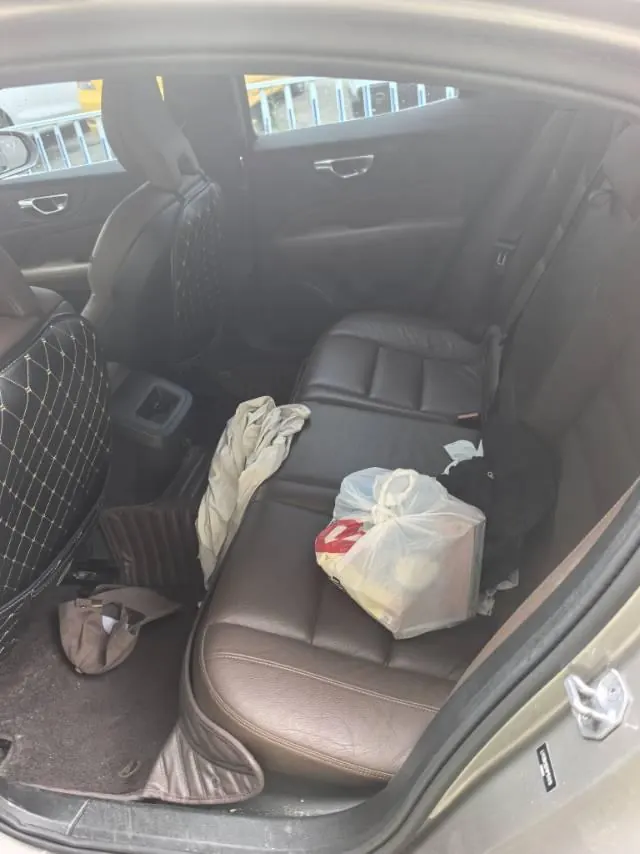 Volvo 2022 S60 48V 2.0T B4 Zhiyuan Deluxe Edition Automatic Gear 16