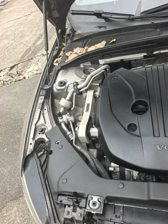 Volvo 2022 S60 48V 2.0T B4 Zhiyuan Deluxe Edition Automatic Gear 17