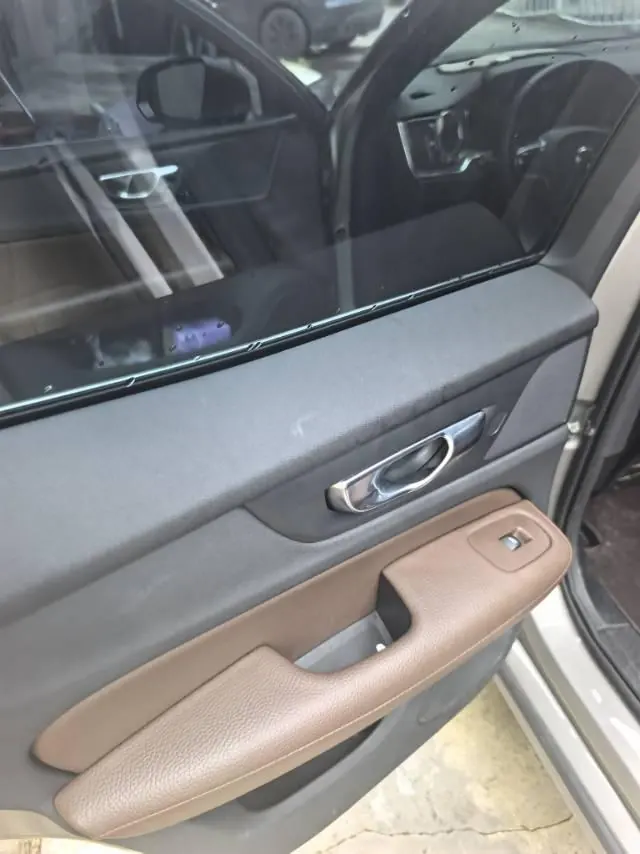 Volvo 2022 S60 48V 2.0T B4 Zhiyuan Deluxe Edition Automatic Gear 19