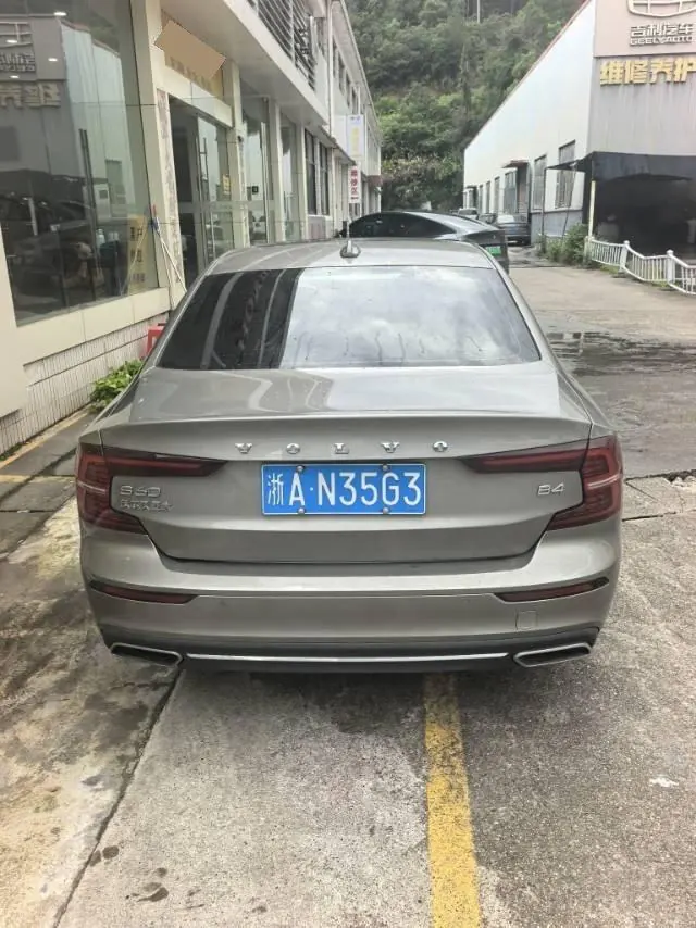 Volvo 2022 S60 48V 2.0T B4 Zhiyuan Deluxe Edition Automatic Gear 4