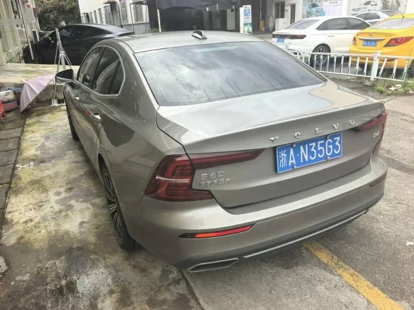 Volvo 2022 S60 48V 2.0T B4 Zhiyuan Deluxe Edition Automatic Gear 5