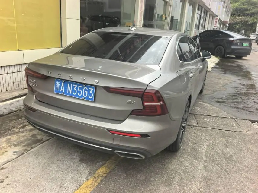 Volvo 2022 S60 48V 2.0T B4 Zhiyuan Deluxe Edition Automatic Gear 6