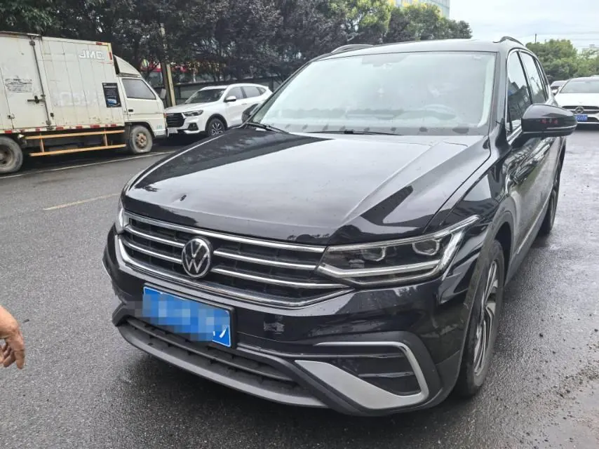 Open image lightbox: Volkswagen 2022 Tiguan L 2.0TSI 330TSI Two-Drive Smart Edition Automatic Gear