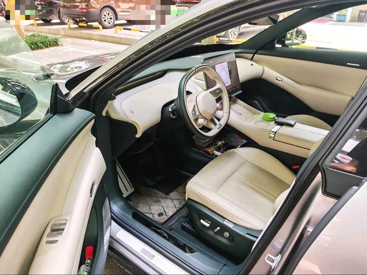MI 2025 YU7 Long Endurance Four-wheel Drive Pro Edition Automatic Gear 3