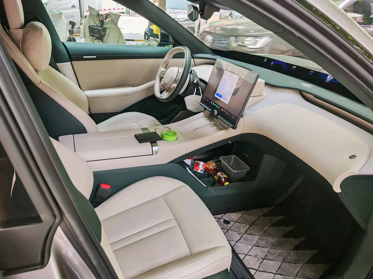 MI 2025 YU7 Long Endurance Four-wheel Drive Pro Edition Automatic Gear 4