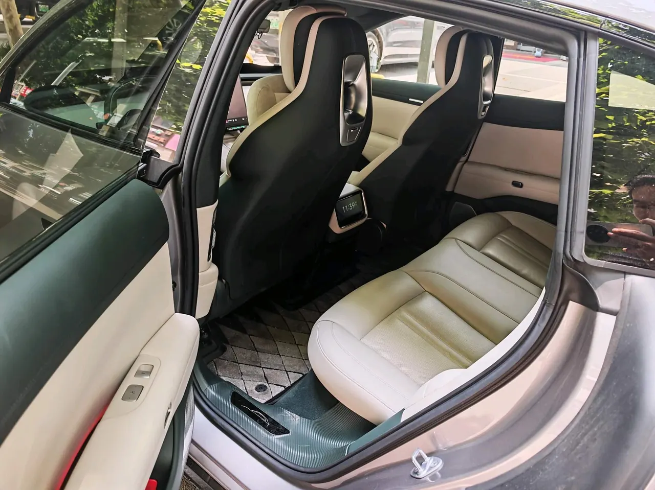 MI 2025 YU7 Long Endurance Four-wheel Drive Pro Edition Automatic Gear 5