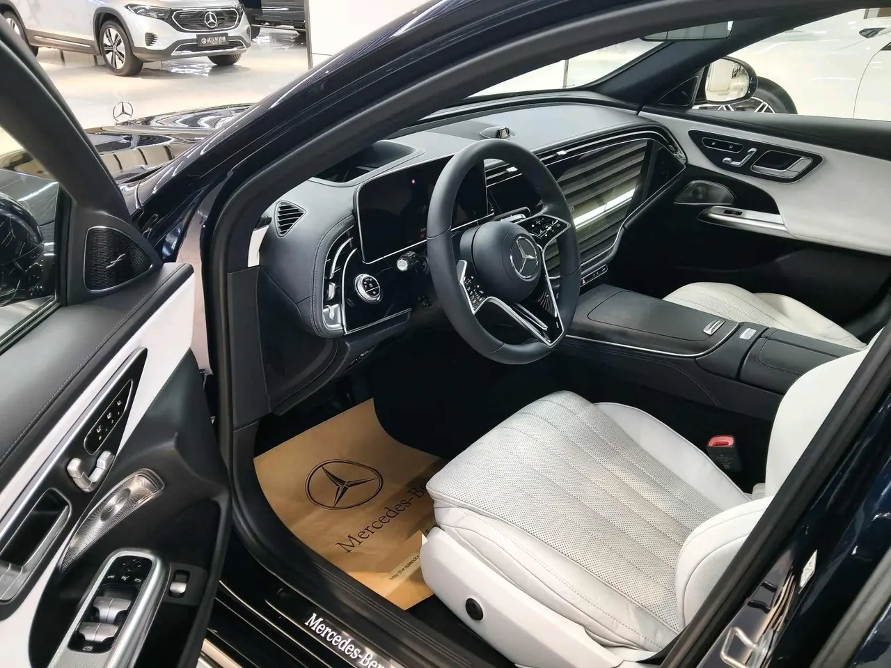Mercedes Benz E Class 2024 E 300 L 48V 2.0T Luxury Automatic Gear - View 1