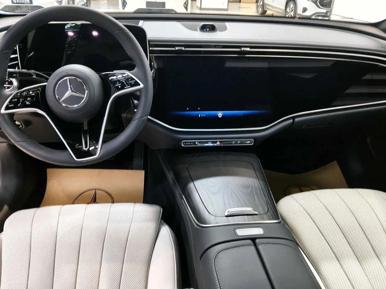 Mercedes Benz E Class 2024 E 300 L 48V 2.0T Luxury Automatic Gear 2