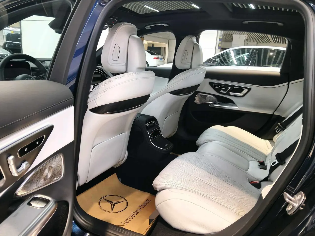 Mercedes Benz E Class 2024 E 300 L 48V 2.0T Luxury Automatic Gear 3
