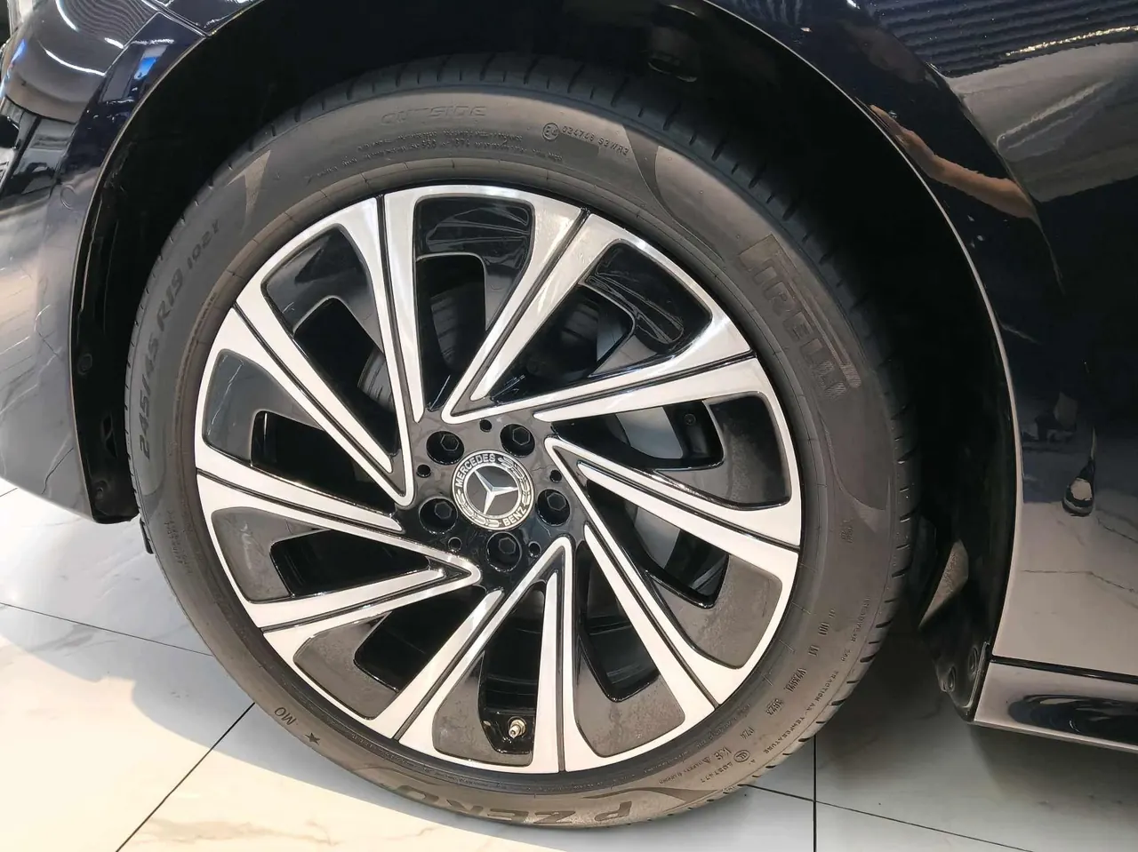 Mercedes Benz E Class 2024 E 300 L 48V 2.0T Luxury Automatic Gear 4