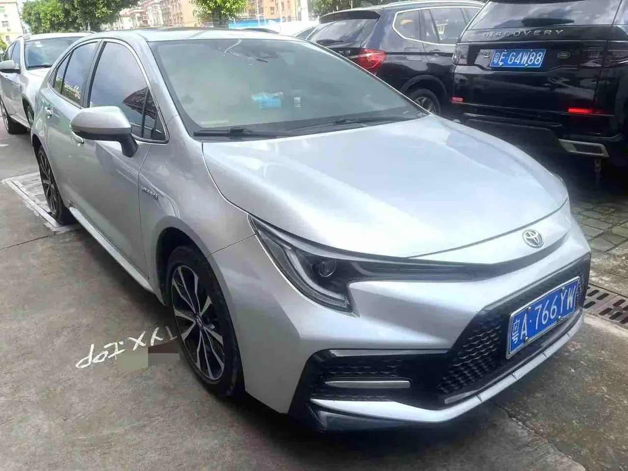 Toyota 2021 Lei Ling Shuangqing 1.8H Stepless Leading Edition Automatic Gear 3
