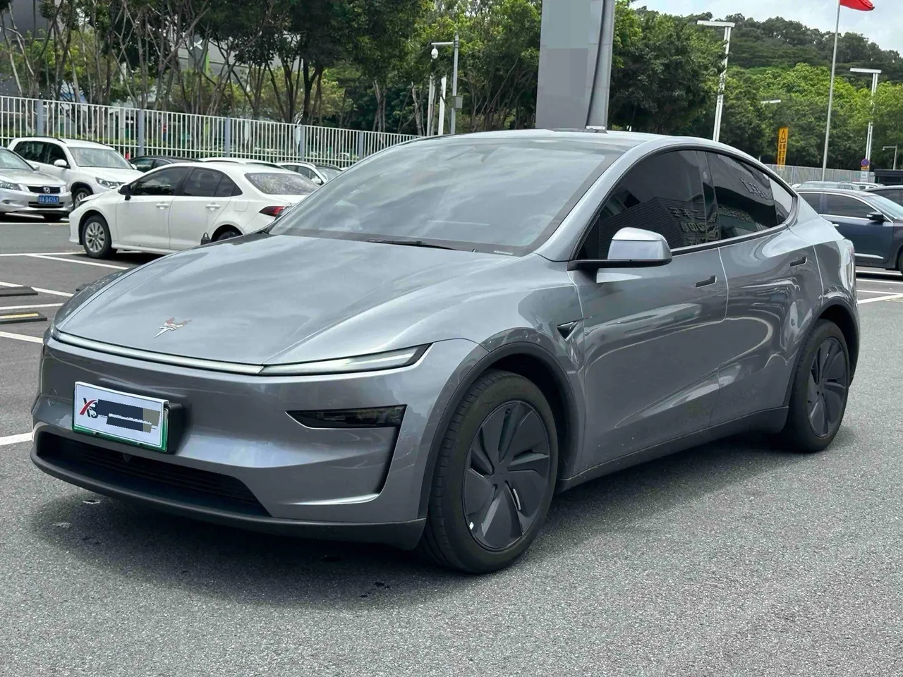 Tesla 2024 Model Y rear-wheel drive version automatic transmission - View 1