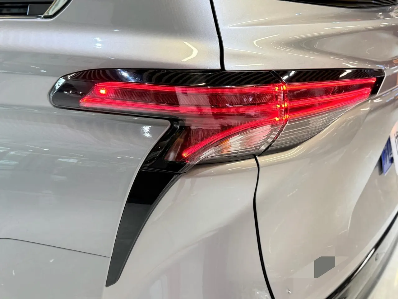Toyota 2021 Sana 2.5 Stepless Platinum Edition Automatic Transmission 7