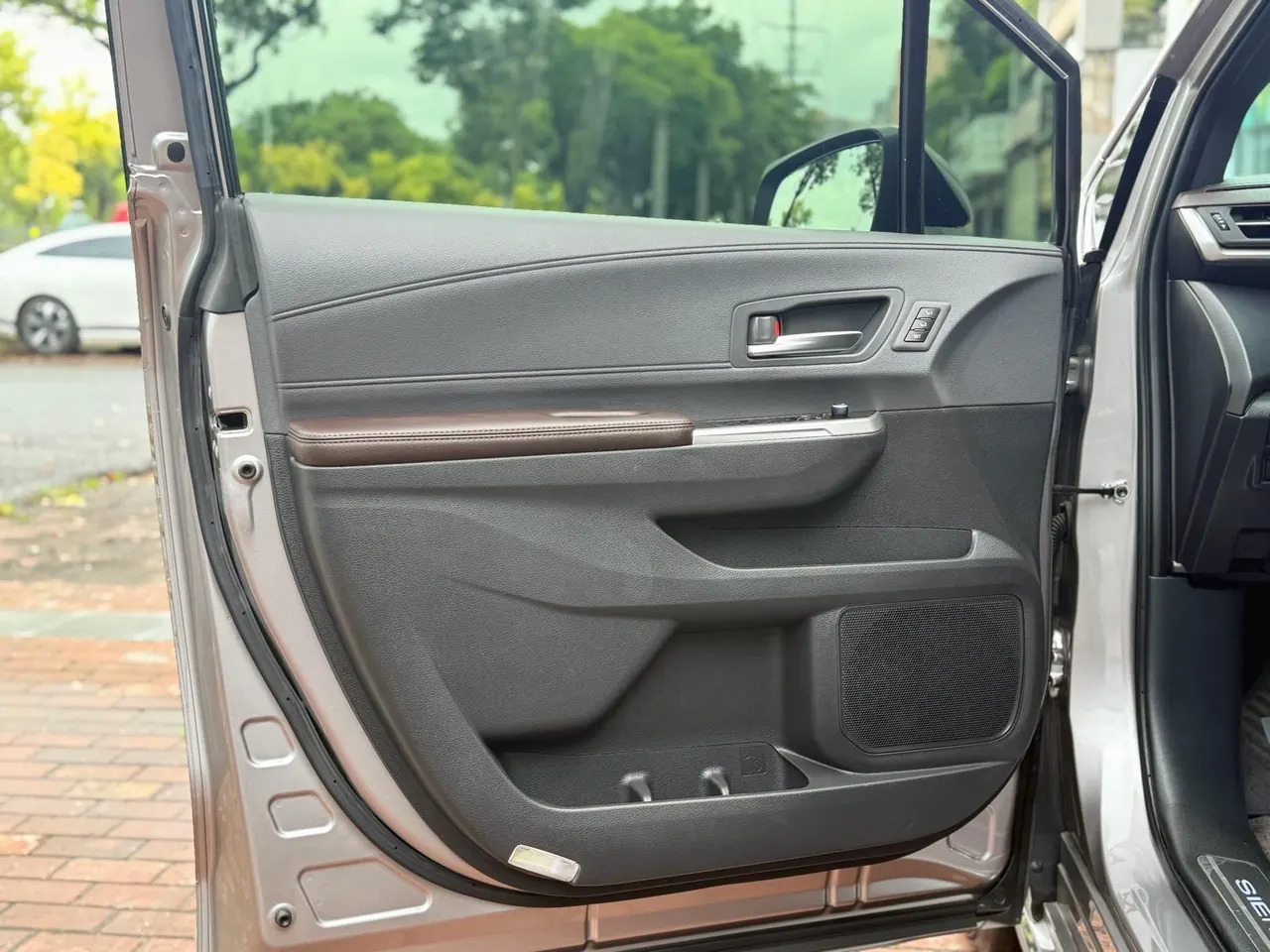 Toyota 2021 Sana 2.5 Stepless Platinum Edition Automatic Transmission 8