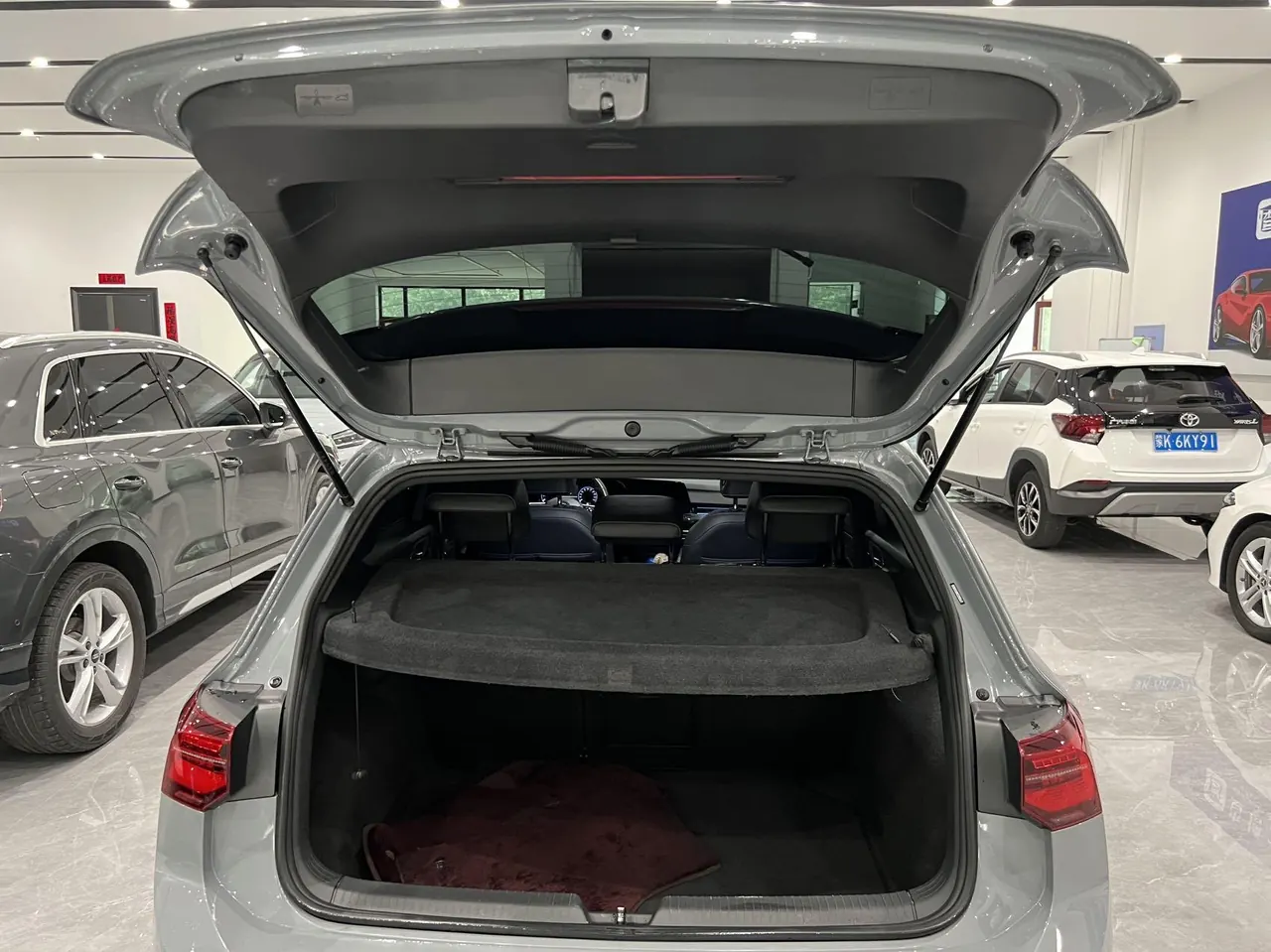 Volkswagen 2021 Golf 8 R-Line 1.4TSI 280TSI Automatic 10
