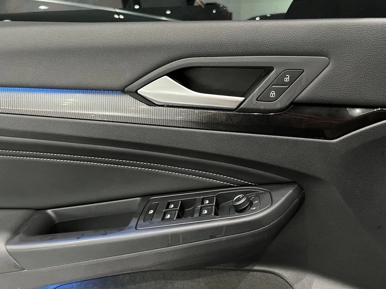 Volkswagen 2021 Golf 8 R-Line 1.4TSI 280TSI Automatic 16