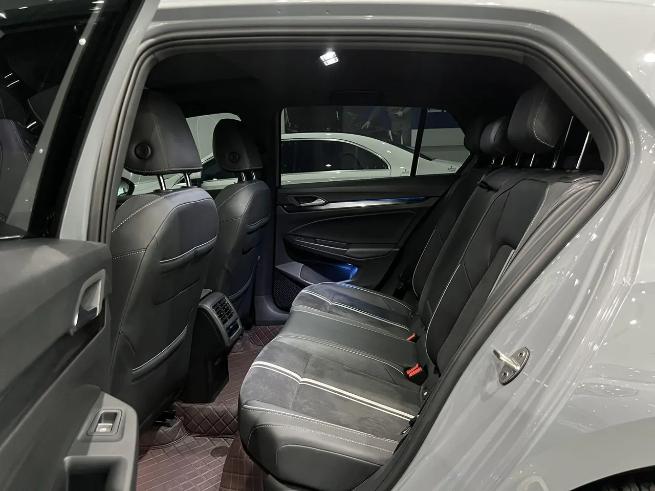 Volkswagen 2021 Golf 8 R-Line 1.4TSI 280TSI Automatic 9