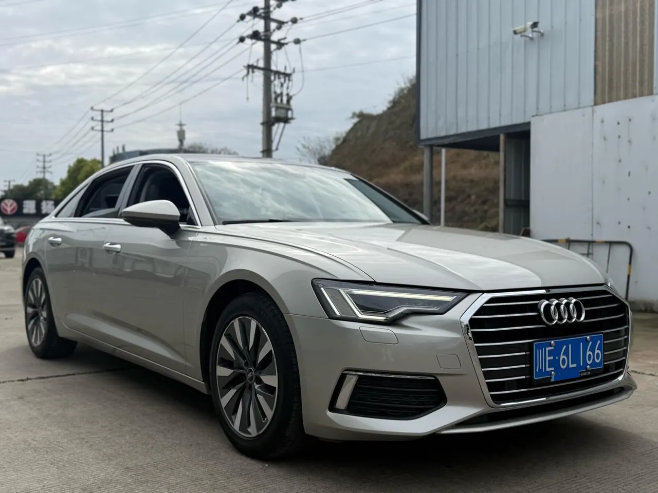 Audi 2022 A6L 2.0TFSI 45TFSI Zhenzhiya Automatic Gear 2