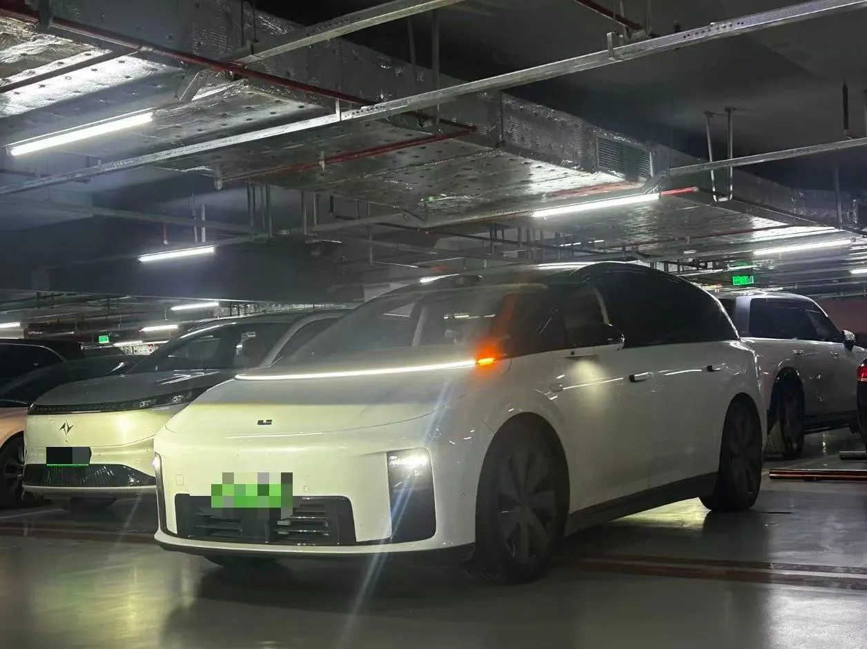 Открыть галерею: Li 2025 i8 Standard Edition Automatic Gear