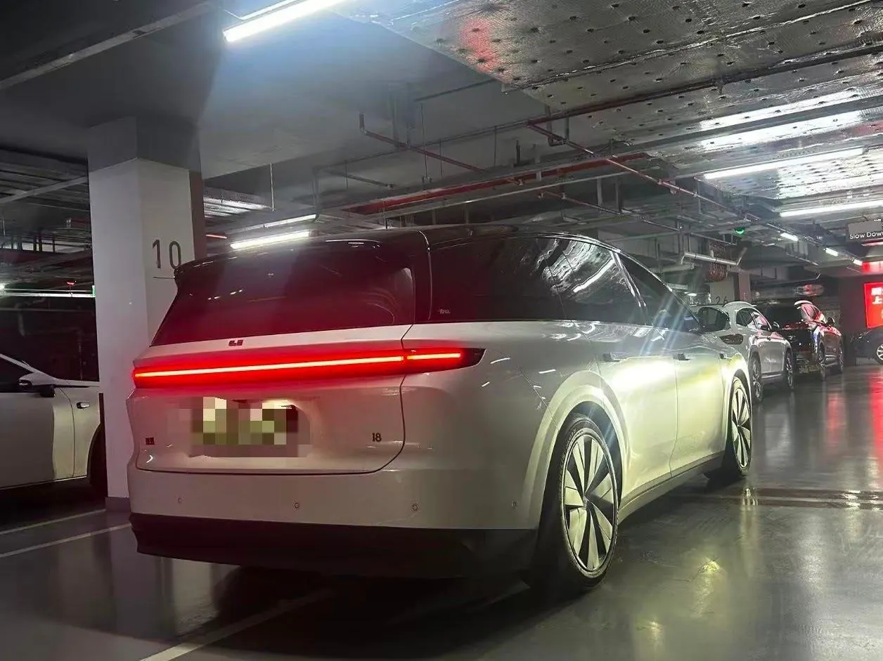 Li 2025 i8 Standard Edition Automatic Gear 4
