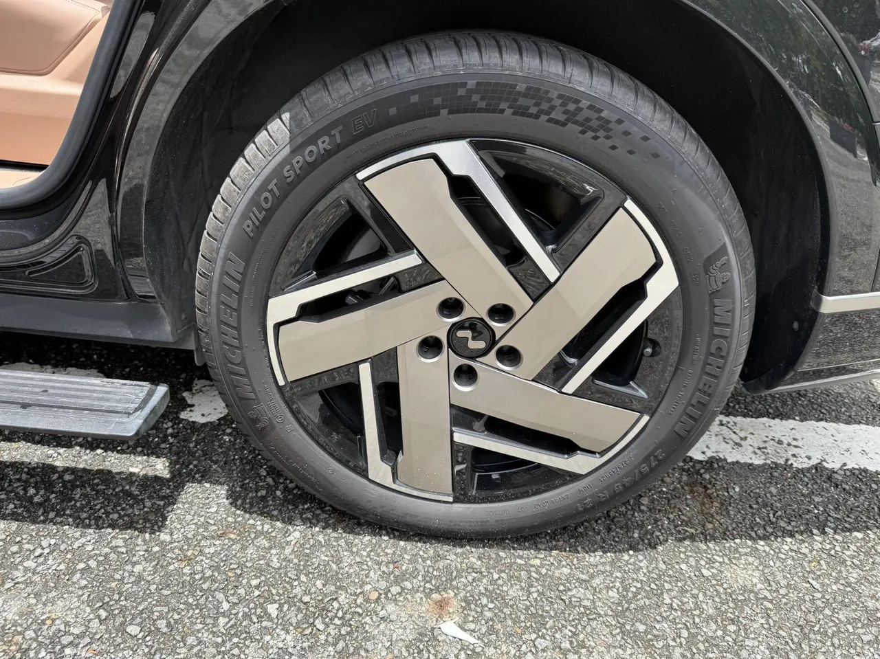 ONVO 2025 L90 Max six-seat automatic gear 10