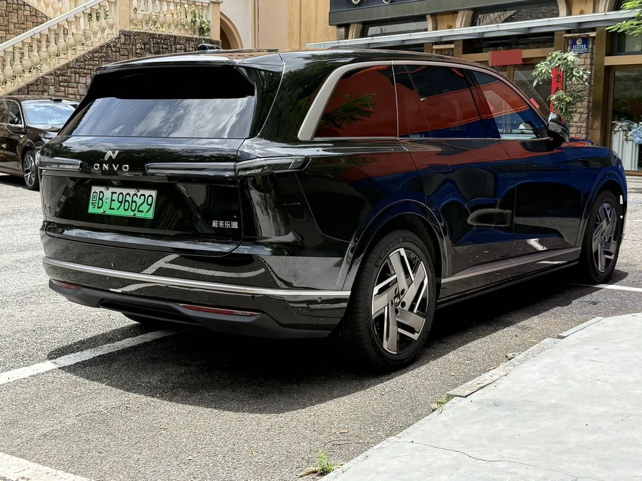 ONVO 2025 L90 Max six-seat automatic gear 6