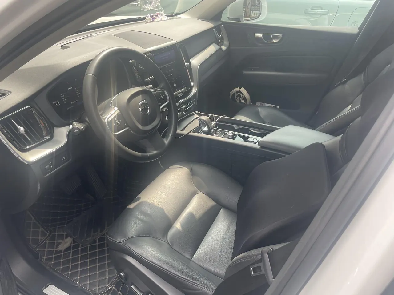 Volvo 2022 XC60 48V 2.0T B5 4-wheel-drive Zhiyi Deluxe Edition Automatic Gear - View 1