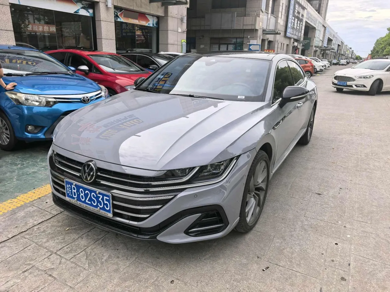 Open image lightbox: Volkswagen 2025 CC 2.0TSI 380TSI eye-catching automatic transmission