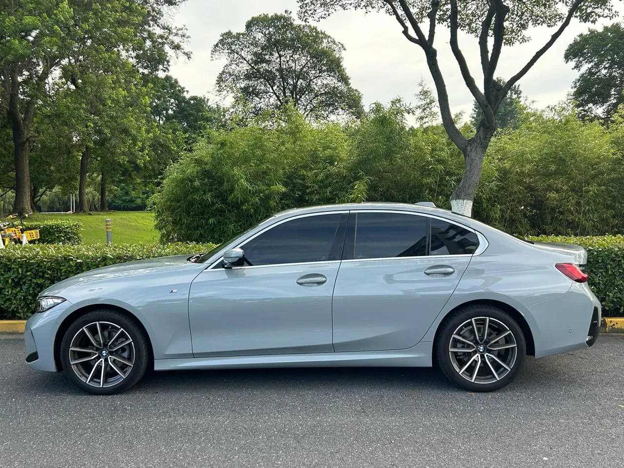 BMW 3 Series 2026 325i 2.0T M Sports Suit Automatic Gear 3