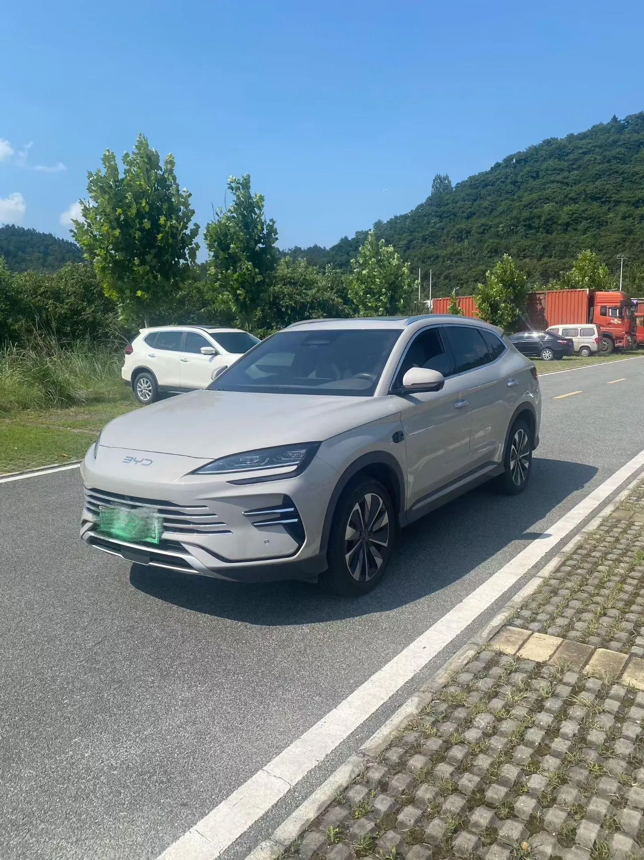 BYD Song PLUS New Energy 2025 Song PLUS DM-i 1.5 Stepless 112KM Honorable Automatic Gear - View 1