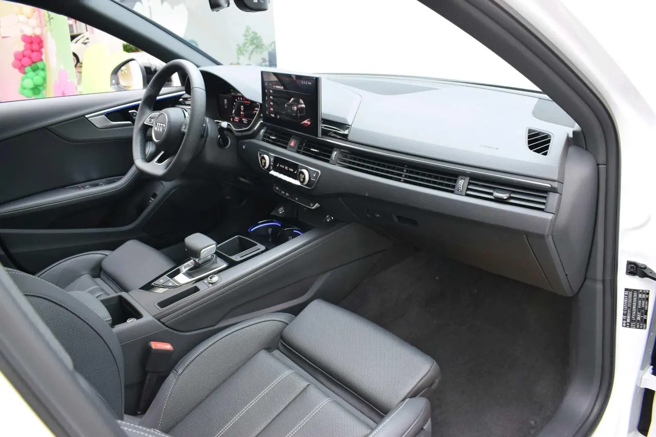 Audi 2024 A4L 2.0TFSI 40TFSI Deluxe Dynamic Automatic 5