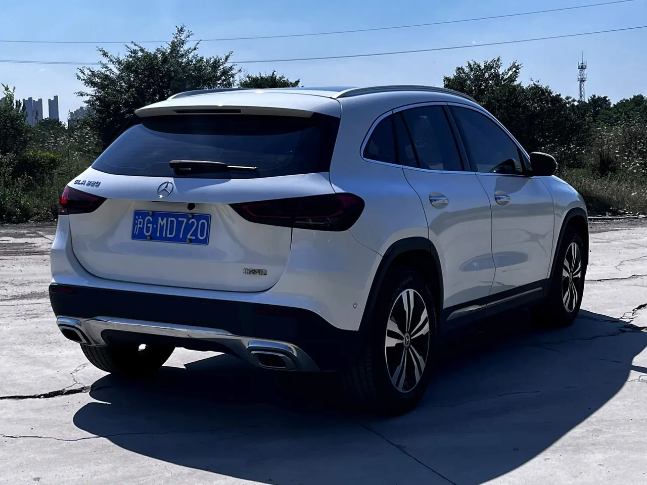 Mercedes Benz 2023 GLA 220 2.0T automatic gear 3
