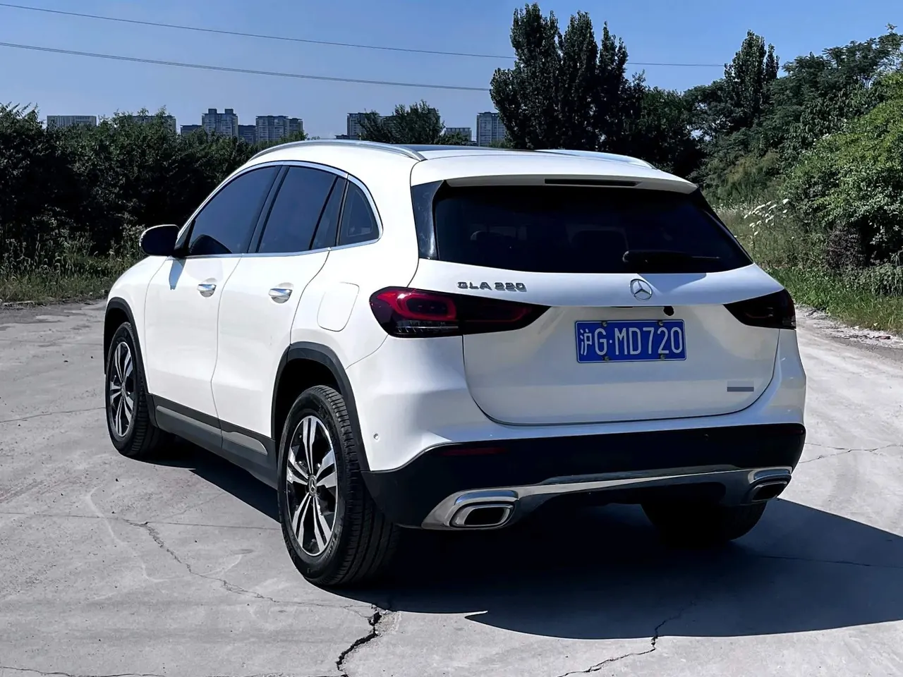 Mercedes Benz 2023 GLA 220 2.0T automatic gear 4