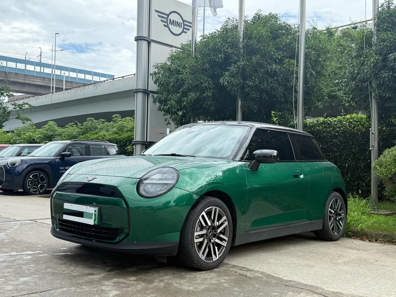 Open image lightbox: MINI 2024 Mini Cooper E 456km Cooper E Classic Automatic