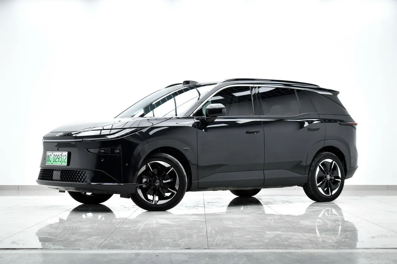 Toyota 2025 Platinum Intelligence 3X 520 Pro Advanced Intelligence Driving Edition Automatic Gear - View 1