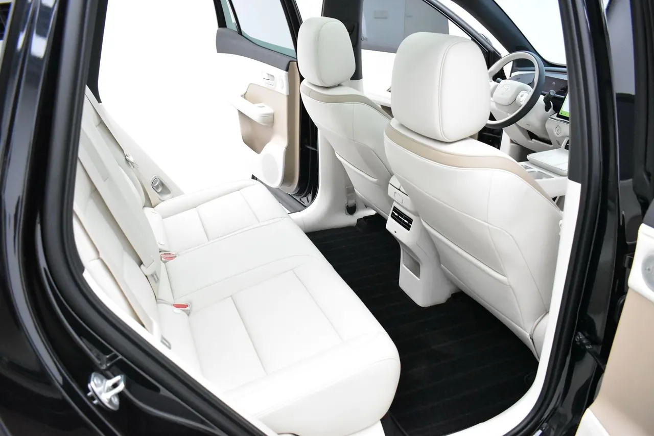Toyota 2025 Platinum Intelligence 3X 520 Pro Advanced Intelligence Driving Edition Automatic Gear 9