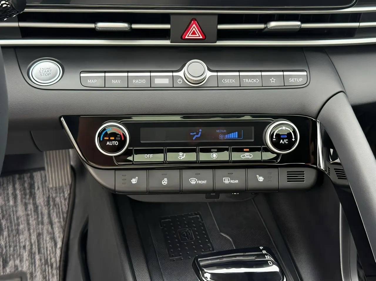 Hyundai 2023 Elantra -3-compartment 1.5 stepless LUX premium automatic gear 5