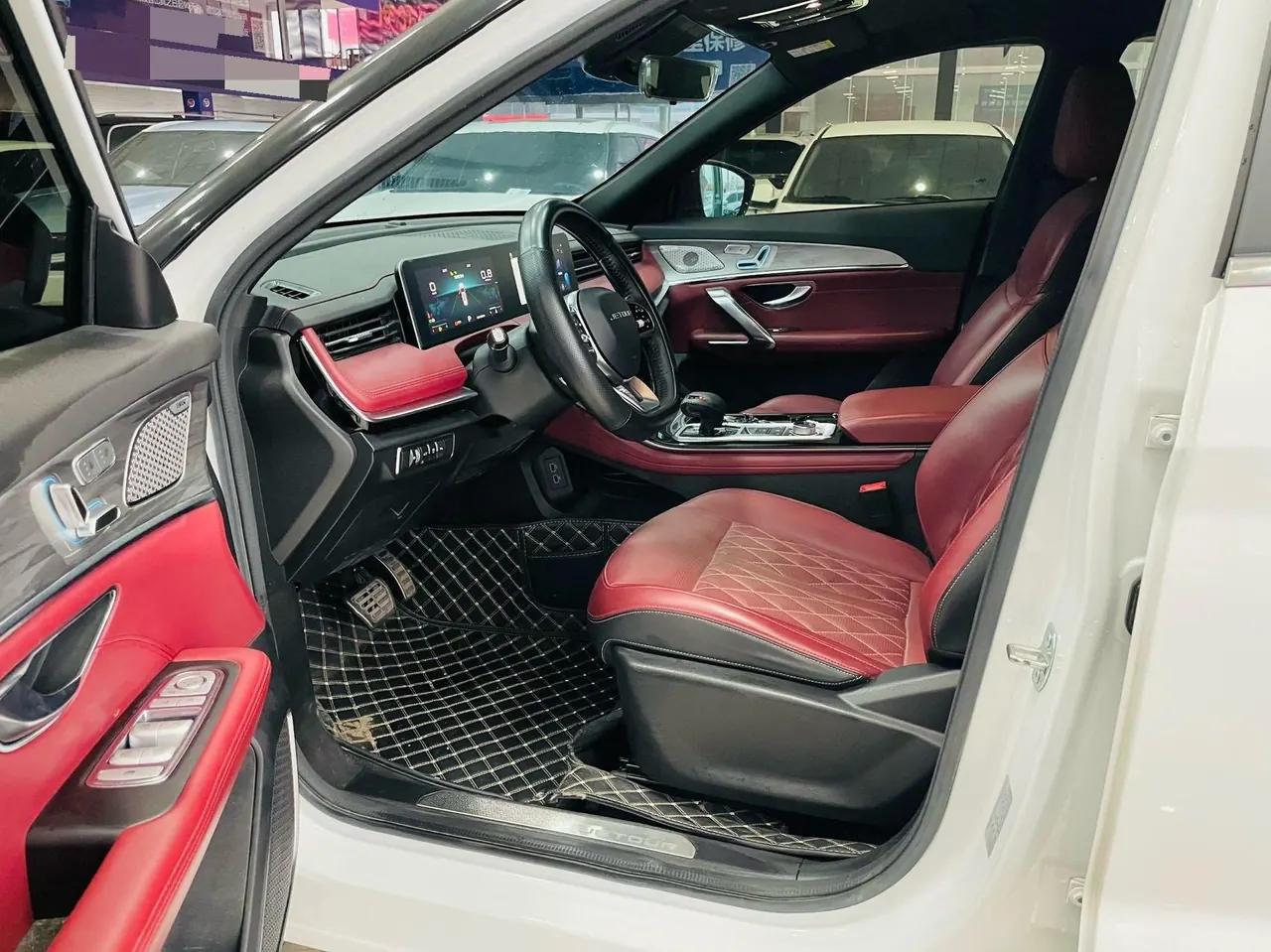 Jetour 2023 X70 PLUS 1.6T Strong PRO 7-seat Automatic Gear 6