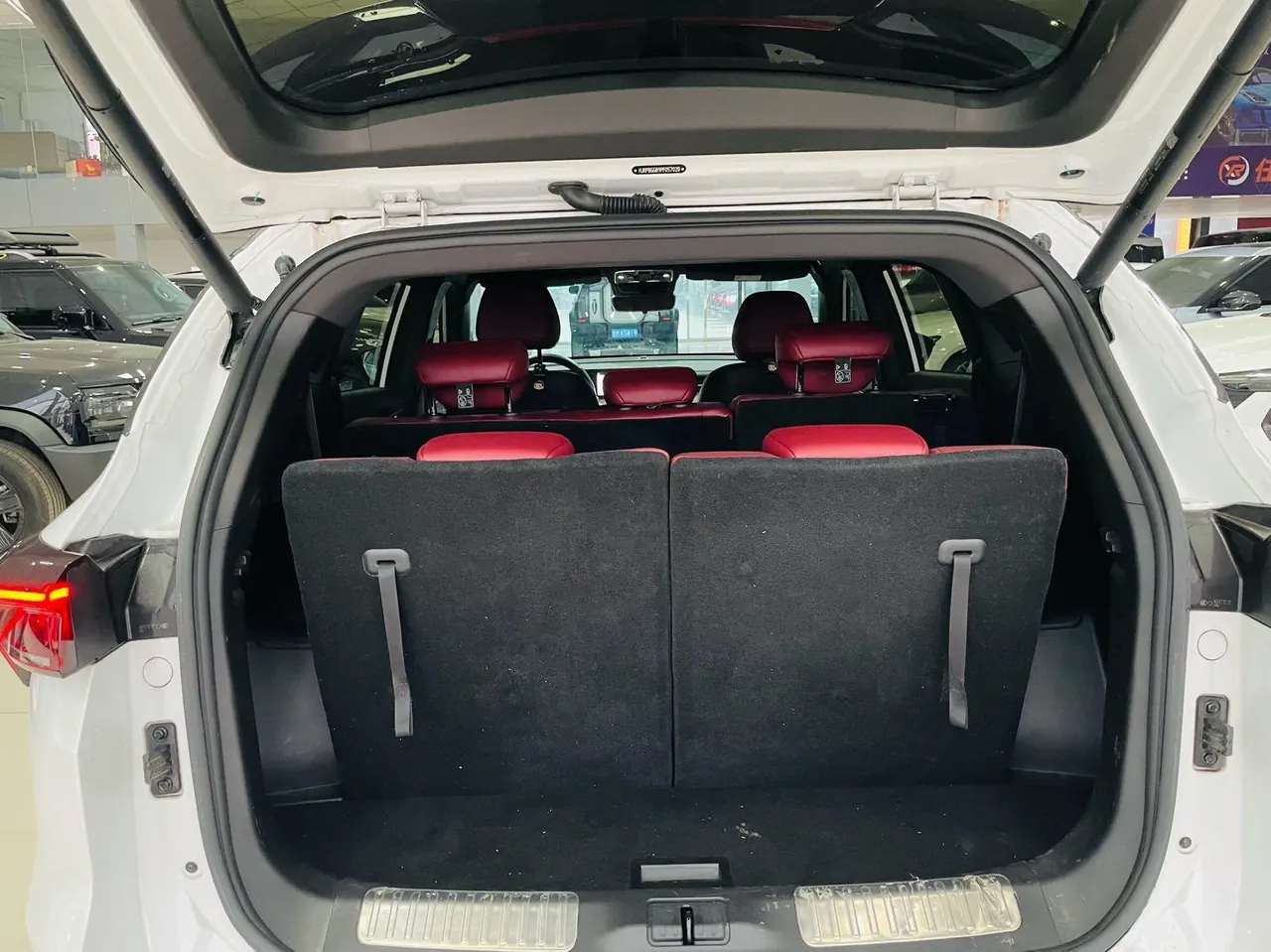 Jetour 2023 X70 PLUS 1.6T Strong PRO 7-seat Automatic Gear 9