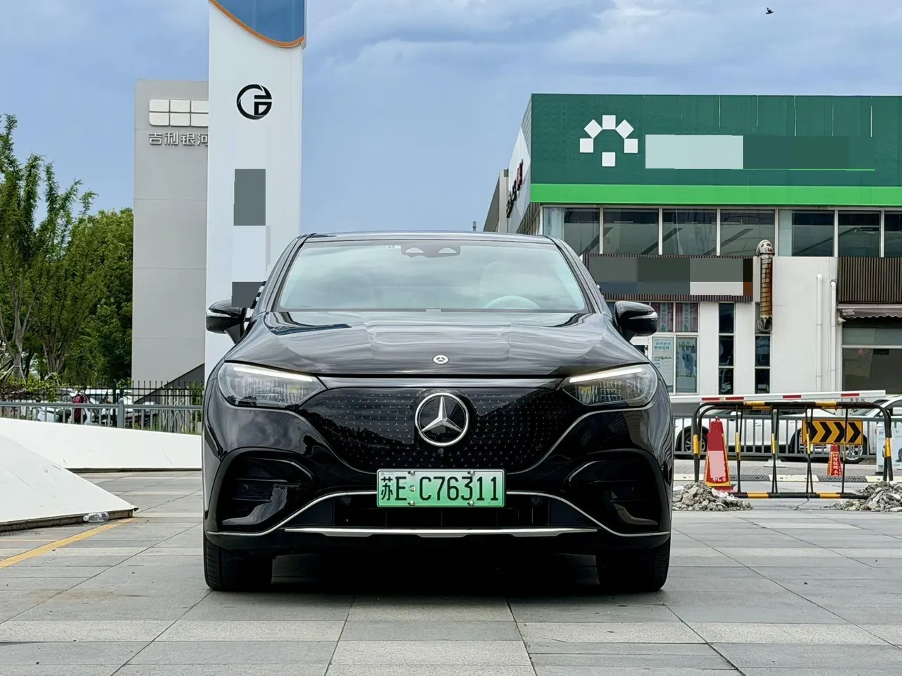 Mercedes Benz 2023 EQE SUV 350 4MATIC EQE SUV 350 4MATIC Deluxe Edition Automatic 2